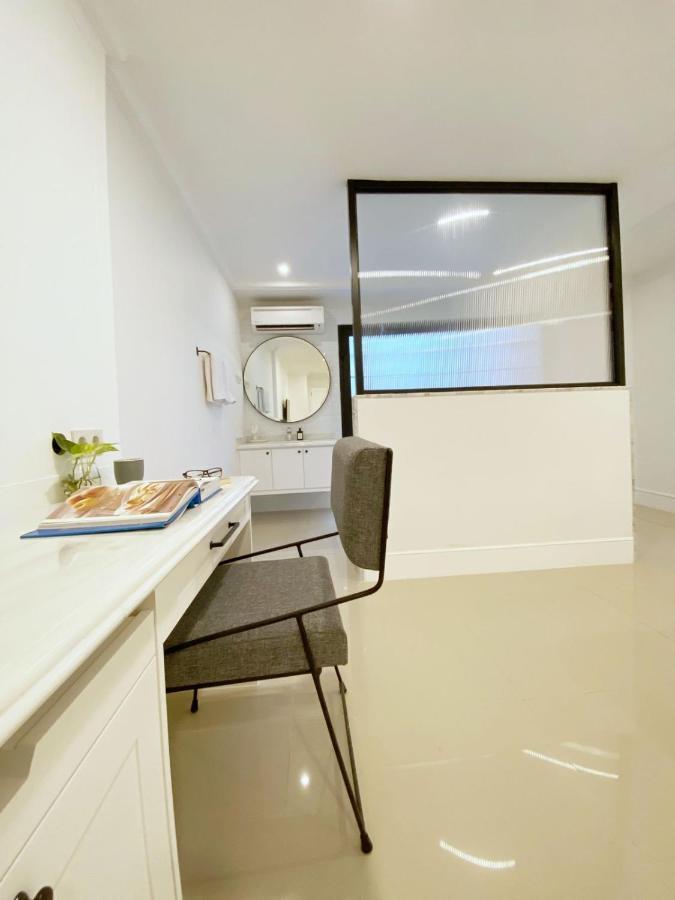 Loewys Home Tanjung Duren Jakarta Barat Extérieur photo